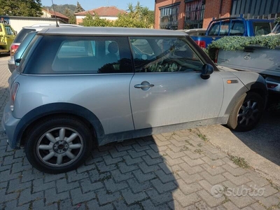 Usato 2003 Mini ONE 1.6 Benzin 90 CV (1.200 €)