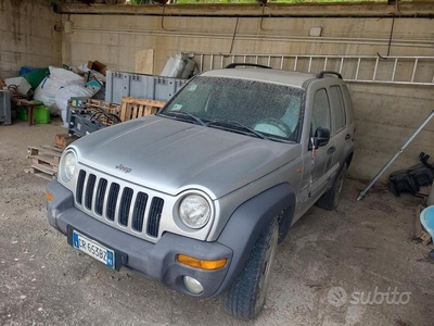 Usato 2004 Jeep Cherokee Diesel (5.000 €)