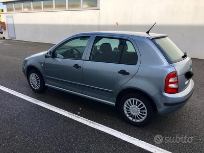 Usato 2004 Skoda Fabia 1.2 Benzin 64 CV (1.600 €)