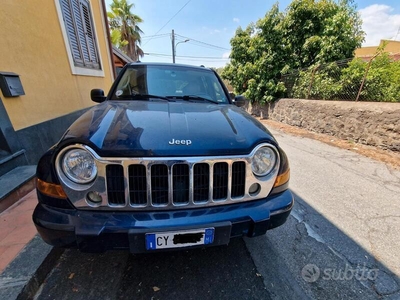 Usato 2005 Jeep Cherokee Diesel (6.000 €)