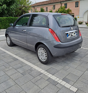 Usato 2005 Lancia Ypsilon 1.2 Benzin 60 CV (2.500 €)