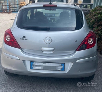 Usato 2007 Opel Corsa Benzin (3.700 €)