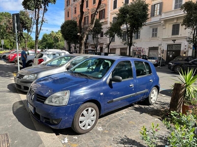 Usato 2007 Renault Clio 1.1 Benzin 48 CV (2.500 €)