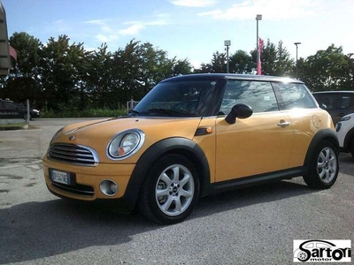 Usato 2008 Mini Cooper Coupé 1.6 Benzin 120 CV (6.800 €)