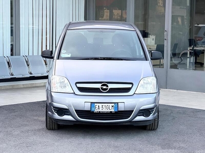 Usato 2010 Opel Meriva 1.4 Benzin 90 CV (4.900 €)