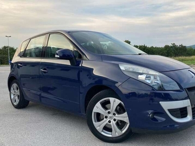 Usato 2010 Renault Scénic III 1.6 Benzin 110 CV (7.880 €)