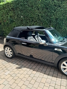 Usato 2011 Mini Cooper Cabriolet 1.6 Benzin 116 CV (16.500 €)