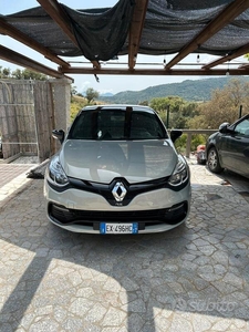 Usato 2014 Renault Clio IV 1.6 Benzin 200 CV (13.800 €)