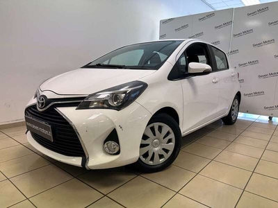 Usato 2015 Toyota Yaris 1.0 Benzin 69 CV (7.800 €)