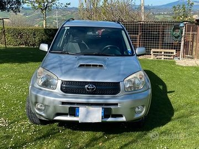 Rav 4 4x4 sempre in garages