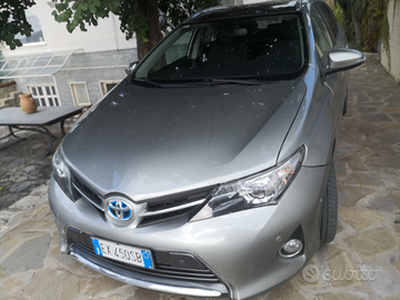 Toyota auris long hybrid