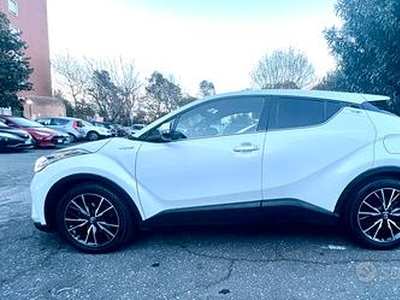 Toyota c-hr perfetta in garanzia