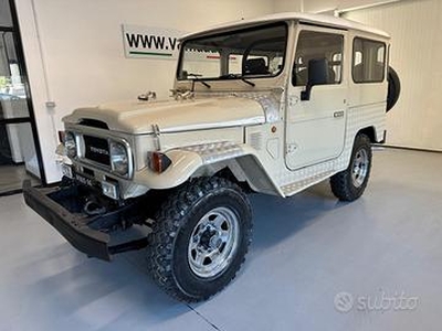 TOYOTA Land Cruiser BJ 40