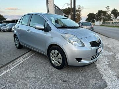 Toyota Yaris 1.0 5 porte ok neopatentati