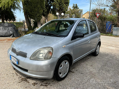 Toyota Yaris 1000cc benzina