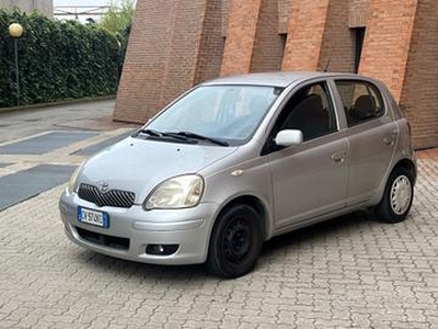 Toyota Yaris 1.0i 16V cat 5 porte Sol