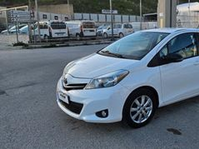 Toyota Yaris 1.3 5 porte FULL OPTIONAL