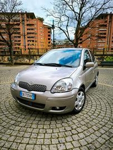 Toyota Yaris 1.3i 16V cat 5 porte Sol