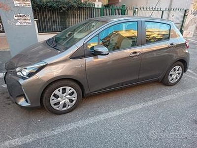 TOYOTA Yaris 1.5 Hybrid Business Dic2019