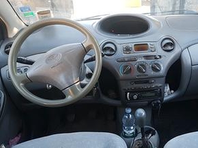 TOYOTA Yaris - 2000