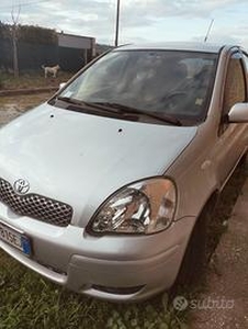 TOYOTA Yaris - 2005