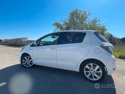 TOYOTA Yaris - 2013