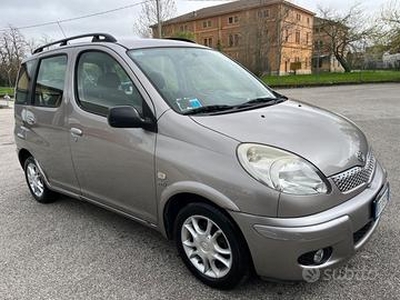 TOYOTA Yaris anno 2006 neopatentati come nuova