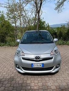 Vendesi TOYOTA VERSO-S