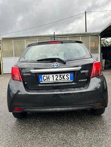 Vendesi Toyota Yaris Ibrida 8.500