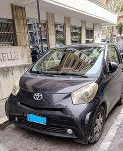 Vendo Toyota iq Automatica