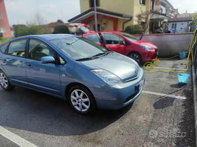 Vendo toyota prius ll serie