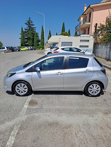 Vendo Toyota Yaris Hybrid anno 2013