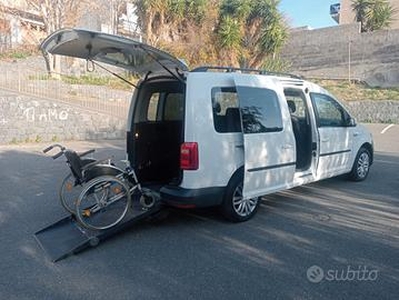 Volkswagen Caddy Pianale ribassato con rampa disab
