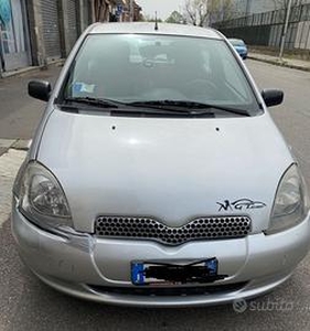 Yaris del 2000