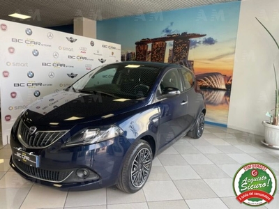 Lancia Ypsilon 1.0 FireFly 5 porte S&S Hybrid Ecochic Gold usato