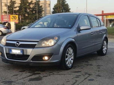 Usato 2005 Opel Astra 1.6 Benzin 97 CV (3.000 €)