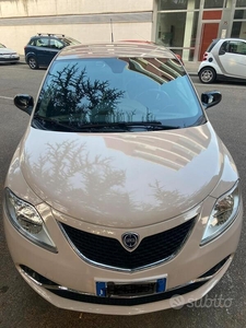 Usato 2017 Lancia Ypsilon 1.2 Benzin 69 CV (12.000 €)