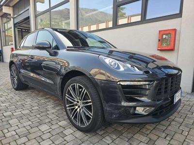 2018 PORSCHE Macan