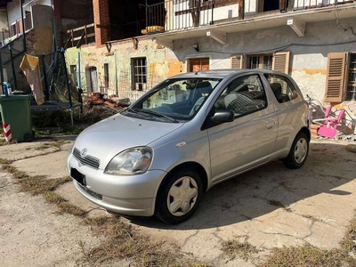 Usato 2000 Toyota Yaris 1.0 Benzin 68 CV (900 €)