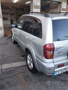 Usato 2005 Toyota RAV4 2.0 Diesel 128 CV (4.000 €)