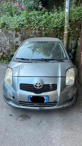 Usato 2006 Toyota Yaris 1.3 Benzin 87 CV (2.500 €)