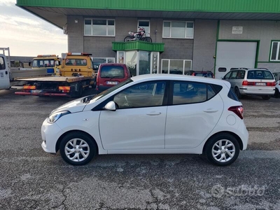 Usato 2017 Hyundai i10 1.0 Benzin 67 CV (7.900 €)