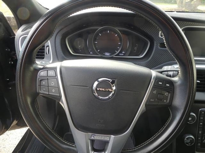 VOLVO V40 D3 R-design