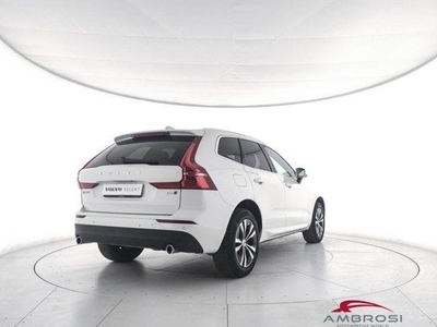 VOLVO XC60 B4 Geartronic Momentum Pro