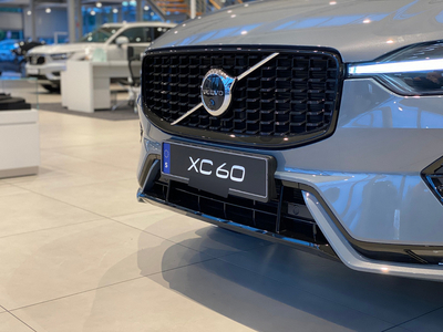 VOLVO Xc60 B4 R-design 360cam/acc/fshz/lhz/shz/google