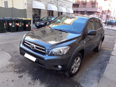 Toyota RAV4 2.2 D-4D 177 CV Luxury usato