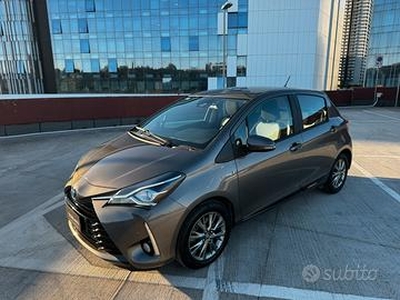 Toyota yaris 1.5 hybrid km certificati