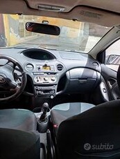 TOYOTA Yaris - 2004