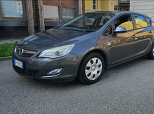 Vendo Opel Astra euro 5 anno 2010