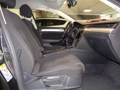 VOLKSWAGEN PASSAT Variant 1.6 TDI Business BlueMotion Technology